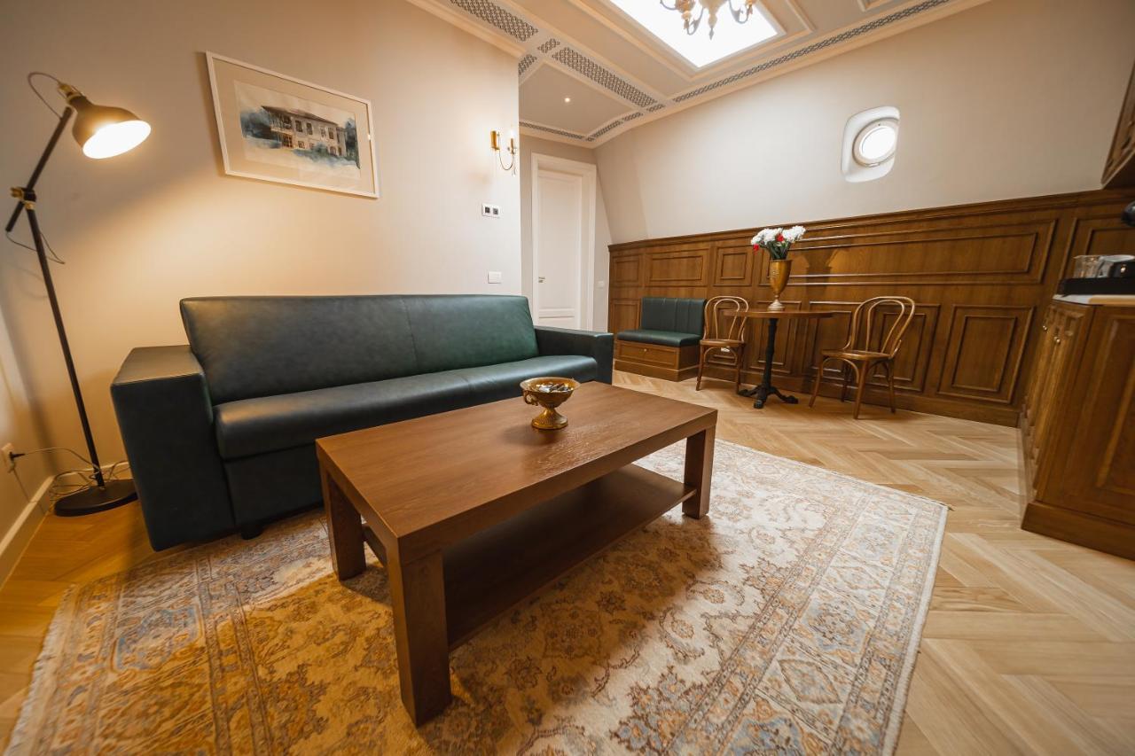 Templum Clava Hotel Bucarest Esterno foto