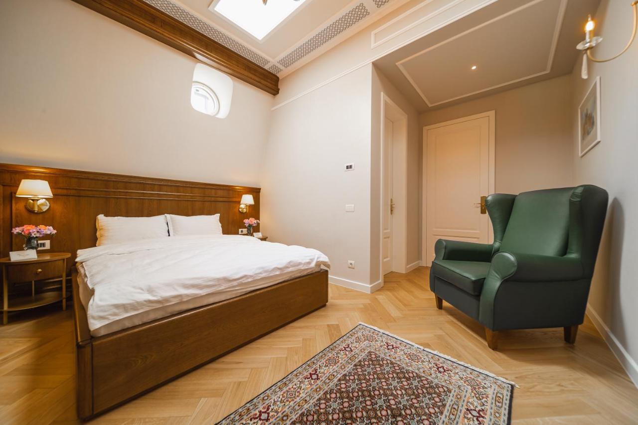 Templum Clava Hotel Bucarest Esterno foto