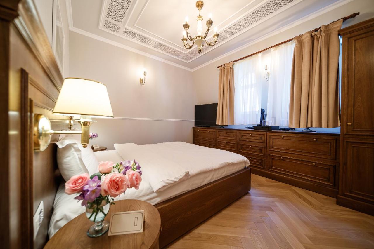 Templum Clava Hotel Bucarest Esterno foto