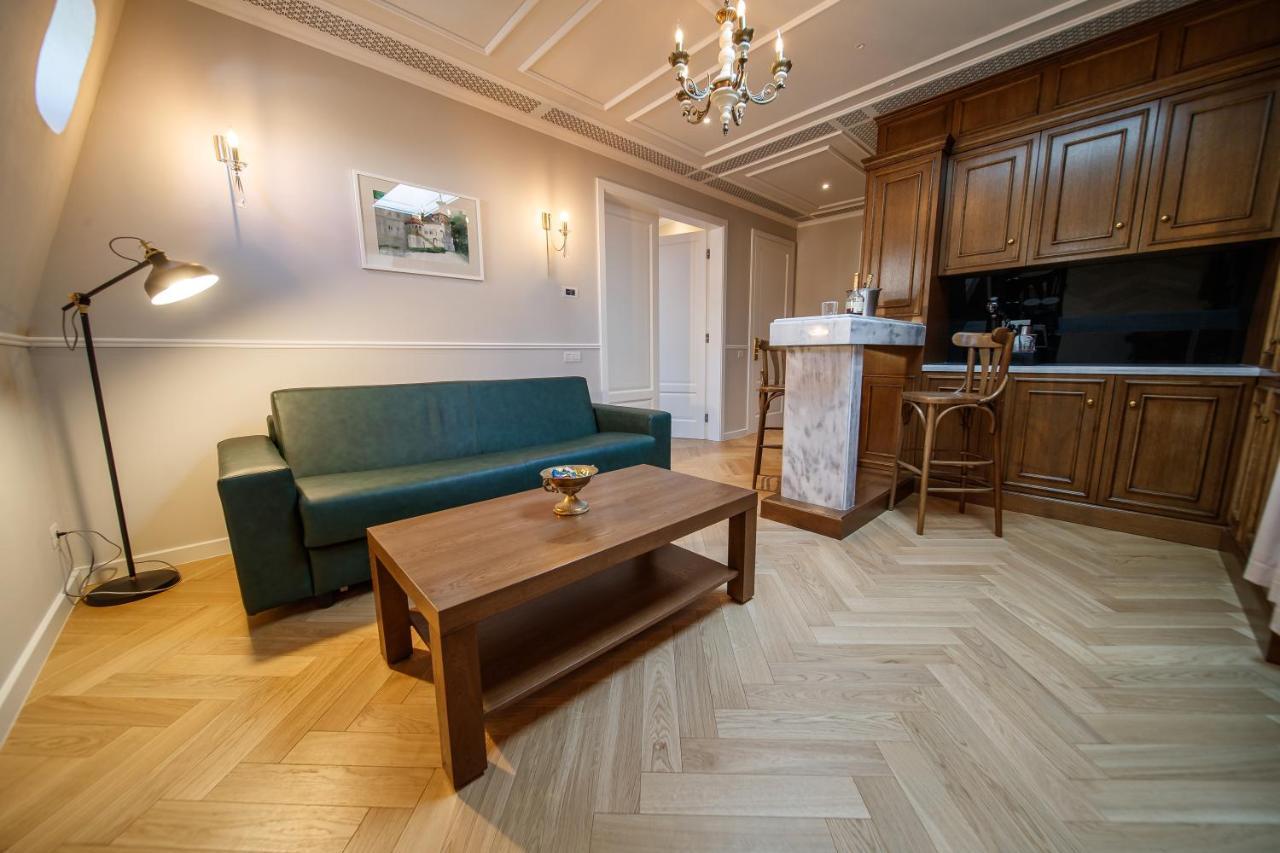 Templum Clava Hotel Bucarest Esterno foto