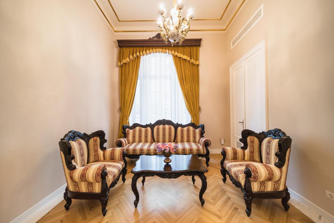 Templum Clava Hotel Bucarest Esterno foto