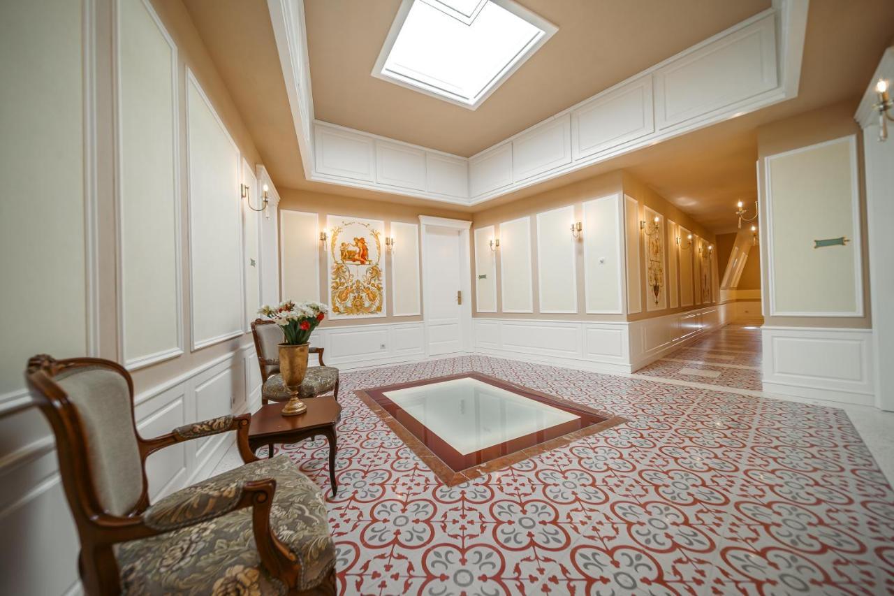 Templum Clava Hotel Bucarest Esterno foto
