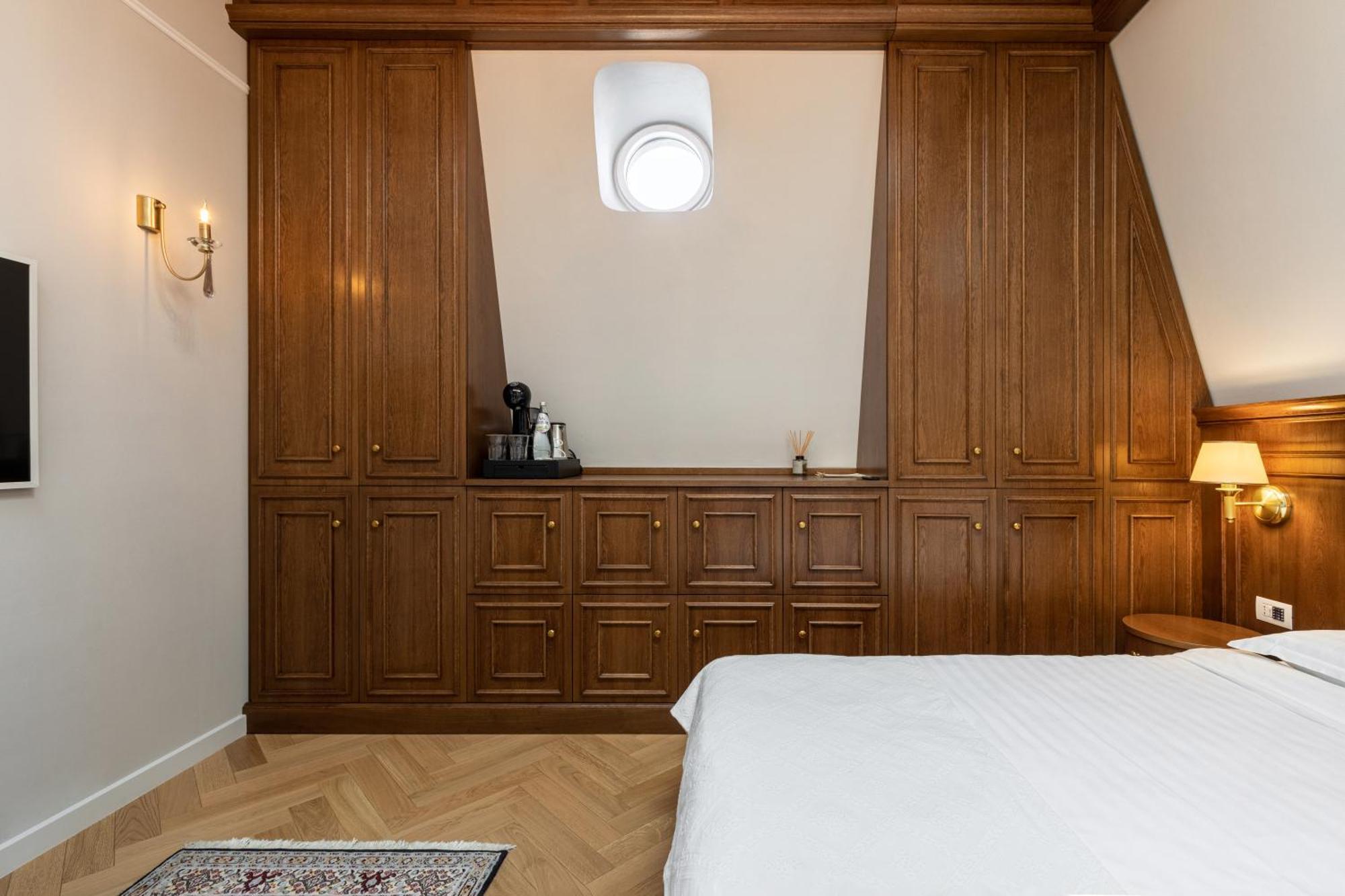 Templum Clava Hotel Bucarest Esterno foto
